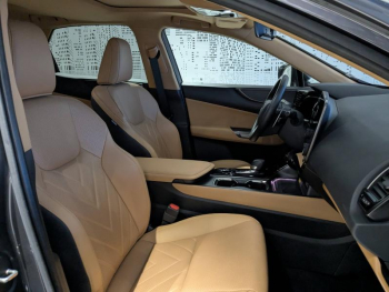 Photo 14 du bon plan LEXUS NX 450h+ Executive 4WD MY24 occasion à 55900 €