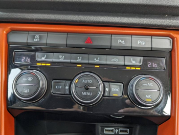 Photo 11 du bon plan VOLKSWAGEN T-Roc 2.0 TDI 150ch Lounge 4Motion DSG7 occasion à 19790 €