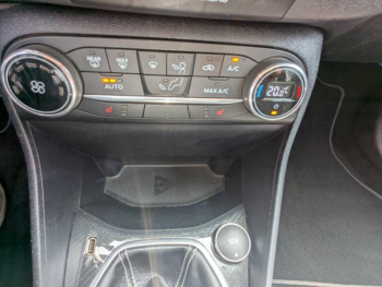 Photo 19 du bon plan FORD Fiesta 1.5 EcoBoost 200ch Stop&Start ST-Plus 3p Euro6.2 occasion à 21870 €