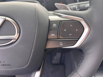 Photo 17 du bon plan LEXUS RZ 450e Luxe occasion à 48990 €