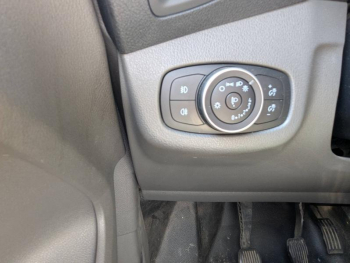 Photo 18 du bon plan FORD Tourneo Connect 1.5 EcoBlue 120ch Stop&Start Trend occasion à 13590 €