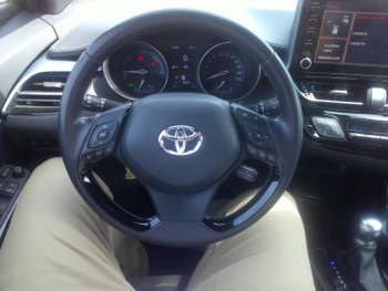 Photo 2 du bon plan TOYOTA C-HR 122h Edition 2WD E-CVT MY20 occasion à 21900 €