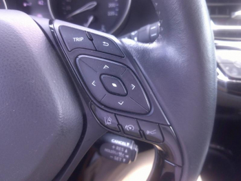 Photo 10 du bon plan TOYOTA C-HR 122h Edition 2WD E-CVT MY20 occasion à 21900 €