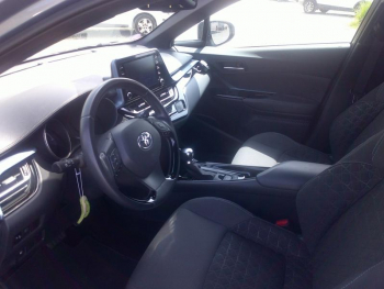 Photo 14 du bon plan TOYOTA C-HR 122h Edition 2WD E-CVT MY20 occasion à 21900 €