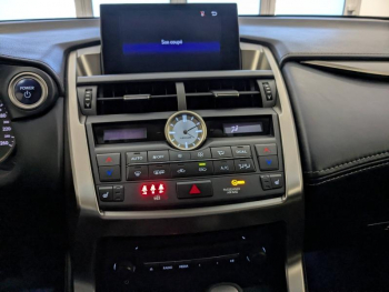 Photo 8 du bon plan LEXUS NX 300h 4WD Luxe occasion à 19900 €