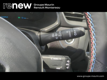 Photo 21 du bon plan RENAULT Captur 1.6 E-Tech full hybrid 145ch esprit Alpine occasion à 29490 €
