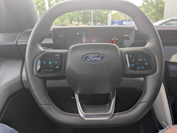 Photo 21 du bon plan FORD Explorer 340ch Extended Range 79kWh Pack Premium AWD occasion à 32963 €