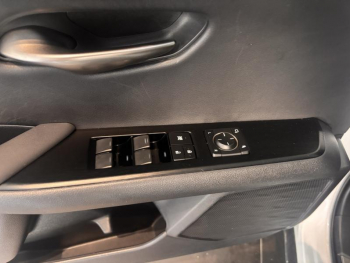 Photo 14 du bon plan LEXUS UX 250h 2WD F SPORT MY19 occasion à 25990 €
