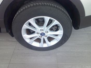 Photo 18 du bon plan FORD Kuga 1.5 Flexifuel-E85 150ch Stop&Start Titanium 170g 4x2 Euro6.2 occasion à 19591 €