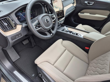 Photo 5 du bon plan VOLVO XC60 T6 Hybride Rechargeable 350ch Ultra Style Dark Geartronic 8 AWD occasion à 74990 €