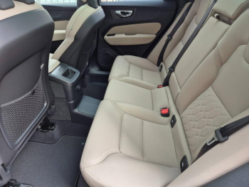 Photo 6 du bon plan VOLVO XC60 T6 Hybride Rechargeable 350ch Ultra Style Dark Geartronic 8 AWD occasion à 74990 €