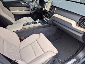 Photo 15 du bon plan VOLVO XC60 T6 Hybride Rechargeable 350ch Ultra Style Dark Geartronic 8 AWD occasion à 74990 €