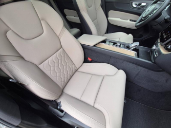 Photo 16 du bon plan VOLVO XC60 T6 Hybride Rechargeable 350ch Ultra Style Dark Geartronic 8 AWD occasion à 74990 €