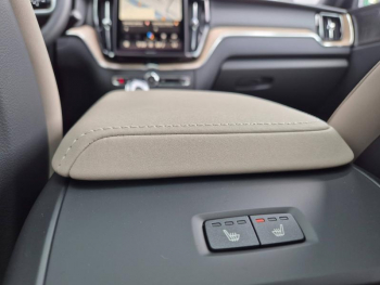 Photo 19 du bon plan VOLVO XC60 T6 Hybride Rechargeable 350ch Ultra Style Dark Geartronic 8 AWD occasion à 74990 €