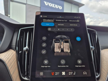 Photo 31 du bon plan VOLVO XC60 T6 Hybride Rechargeable 350ch Ultra Style Dark Geartronic 8 AWD occasion à 74990 €
