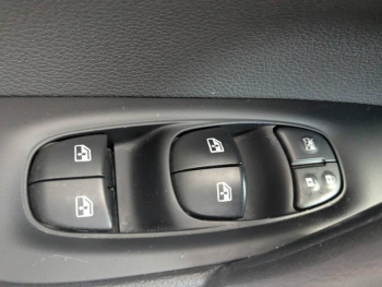Photo 5 du bon plan NISSAN Qashqai 1.3 DIG-T 140ch N-Connecta 2019 occasion à 13900 €