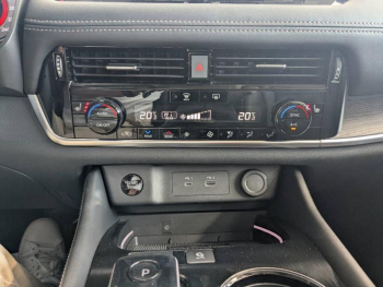 Photo 9 du bon plan NISSAN X-Trail e-4orce 213ch Tekna 7 places occasion à 37990 €