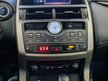 Photo 7 du bon plan LEXUS NX 300h 2WD Design MY21 occasion à 33890 €