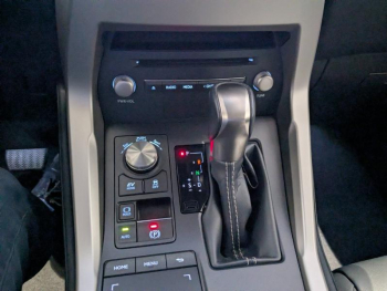 Photo 8 du bon plan LEXUS NX 300h 2WD Design MY21 occasion à 33890 €