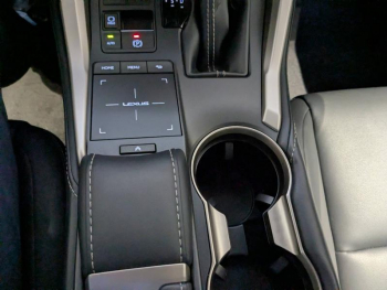 Photo 9 du bon plan LEXUS NX 300h 2WD Design MY21 occasion à 33890 €