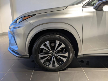 Photo 18 du bon plan LEXUS NX 300h 2WD Design MY21 occasion à 33890 €