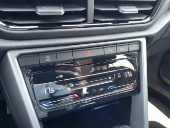 Photo 16 du bon plan VOLKSWAGEN T-Roc 1.5 TSI EVO 150ch Life Plus DSG7 occasion à 27990 €