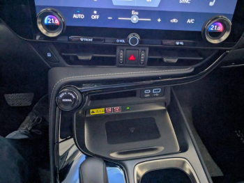 Photo 8 du bon plan LEXUS NX 450h+ Luxe 4WD occasion à 52900 €
