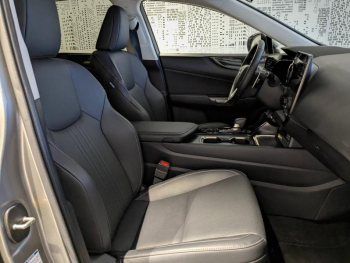 Photo 10 du bon plan LEXUS NX 450h+ Luxe 4WD occasion à 52900 €