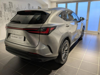 Photo 15 du bon plan LEXUS NX 450h+ Luxe 4WD occasion à 52900 €