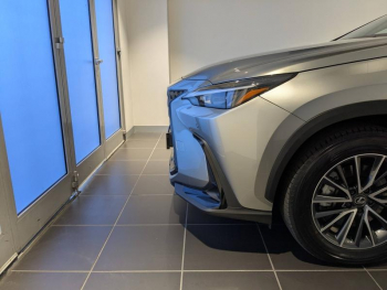 Photo 16 du bon plan LEXUS NX 450h+ Luxe 4WD occasion à 52900 €