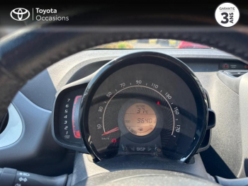 Photo 14 du bon plan TOYOTA Aygo 1.0 VVT-i 72ch x-play x-app 5p MC18 occasion à 9790 €