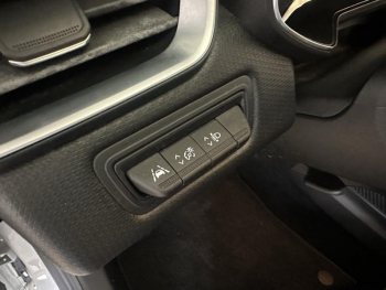 Photo 17 du bon plan RENAULT Clio 1.0 TCe 100ch Business - 20 occasion à 13390 €