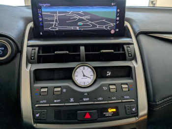 Photo 8 du bon plan LEXUS NX 300h 2WD Luxe Plus MY21 occasion à 33900 €