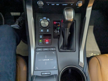 Photo 9 du bon plan LEXUS NX 300h 2WD Luxe Plus MY21 occasion à 33900 €