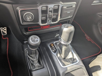 Photo 22 du bon plan JEEP Wrangler 2.0 T 380ch 4xe Overland Command-Trac MY22 occasion à 57631 €