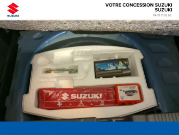 Photo 23 du bon plan SUZUKI Swift 1.2 Dualjet Hybrid 83ch Pack avec Accoudoir et chargeur induction occasion à 17991 €
