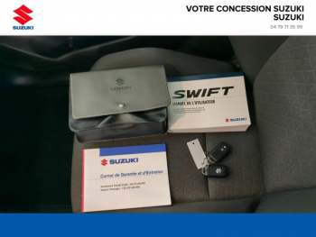 Photo 24 du bon plan SUZUKI Swift 1.2 Dualjet Hybrid 83ch Pack avec Accoudoir et chargeur induction occasion à 17991 €