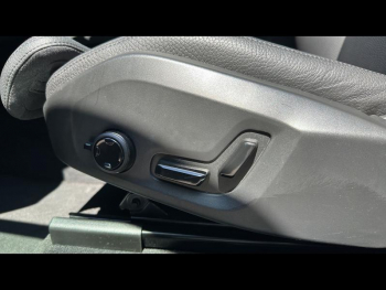 Photo 16 du bon plan VOLVO XC60 T6 Hybride Rechargeable 253 + 145ch Ultra Style Dark Geartronic 8 AWD occasion à 55900 €