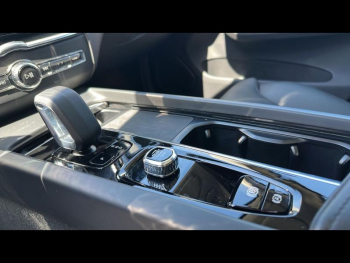 Photo 17 du bon plan VOLVO XC60 T6 Hybride Rechargeable 253 + 145ch Ultra Style Dark Geartronic 8 AWD occasion à 55900 €
