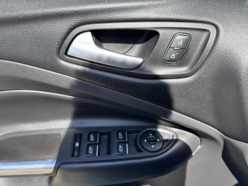 Photo 16 du bon plan FORD Kuga 1.5 Flexifuel-E85 150ch Stop&Start Titanium 4x2 BVA Euro6.2 occasion à 18490 €