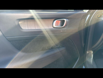 Photo 18 du bon plan VOLVO XC40 D4 AdBlue AWD 190ch Inscription Luxe Geartronic 8 occasion à 29900 €