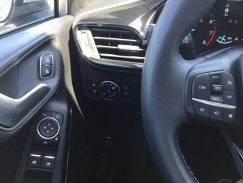 Photo 16 du bon plan FORD Fiesta 1.1 75ch Titanium Business 5p occasion à 12900 €