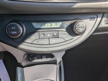 Photo 11 du bon plan TOYOTA Yaris 100 VVT-i Dynamic 5p occasion à 11900 €
