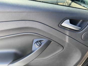 Photo 15 du bon plan FORD Kuga 1.5 Flexifuel-E85 150ch Stop&Start Titanium 4x2 BVA Euro6.2 occasion à 18490 €