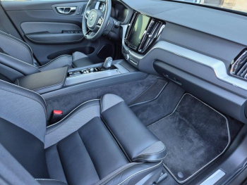 Photo 15 du bon plan VOLVO XC60 T8 Twin Engine 303 + 87ch R-Design Geartronic occasion à 39800 €
