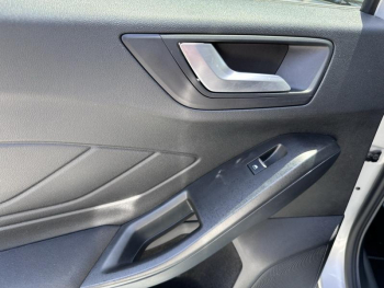 Photo 15 du bon plan FORD Focus SW 1.0 Flexifuel mHEV 125ch Titanium X Business Powershift occasion à 24590 €