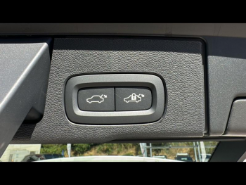 Photo 9 du bon plan VOLVO XC60 T6 Hybride Rechargeable 350ch Black Edition Geartronic 8 AWD occasion à 80500 €