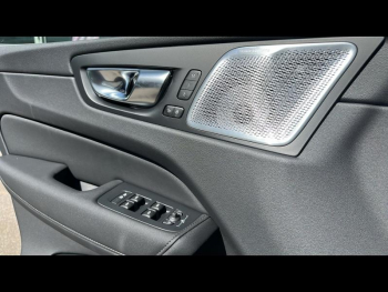 Photo 15 du bon plan VOLVO XC60 T6 Hybride Rechargeable 350ch Black Edition Geartronic 8 AWD occasion à 80500 €