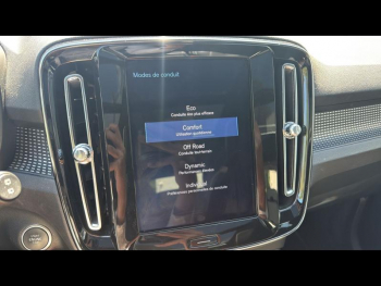 Photo 21 du bon plan VOLVO XC40 D4 AdBlue AWD 190ch R-Design Geartronic 8 occasion à 24900 €