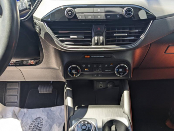 Photo 10 du bon plan FORD Kuga 2.5 Duratec 190ch FHEV E85 Titanium BVA occasion à 24990 €